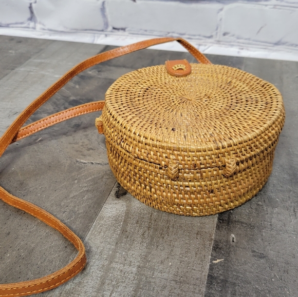 Round Rattan Purse - Picture 2 of 9